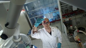 A chemist works in the synthesis lab.